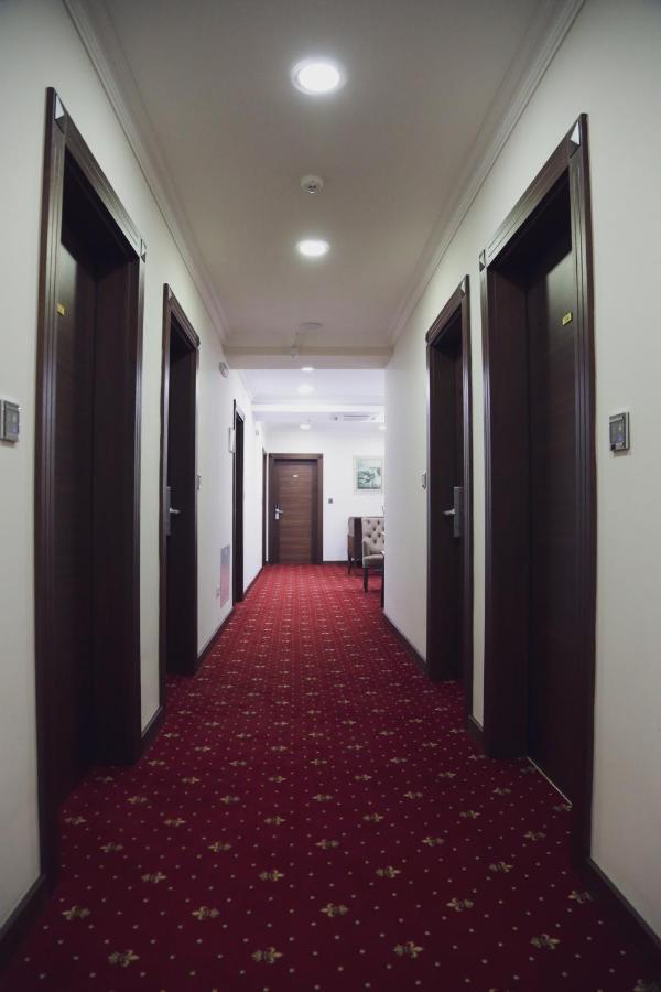 City Hotel プリズレン エクステリア 写真