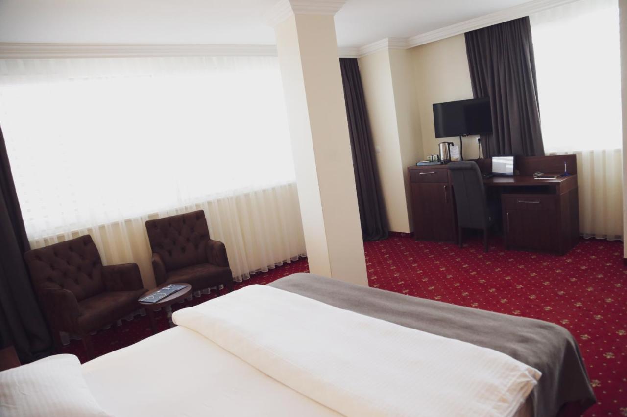City Hotel プリズレン エクステリア 写真