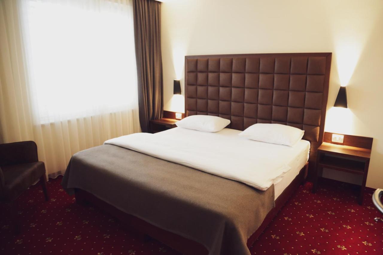 City Hotel プリズレン エクステリア 写真